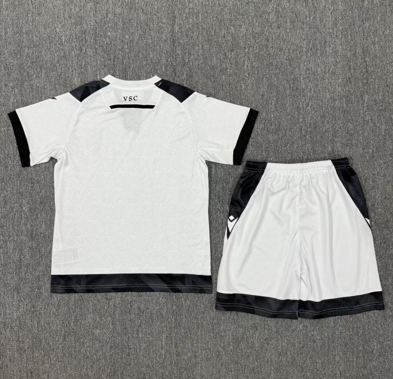 Conjunto infantil Vitória Guimarães Principal branco 25/26