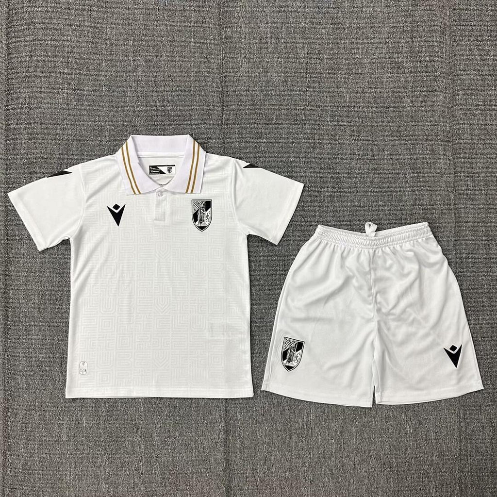 Conjunto infantil Vitória de Guimarães branco 24/25