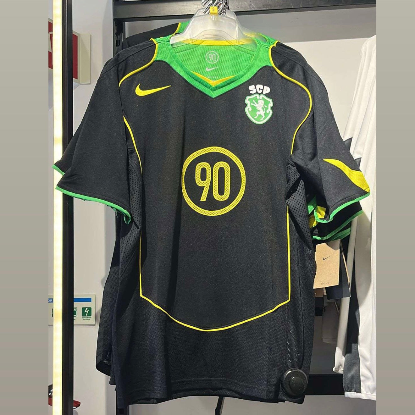 Camisola TOTAL 90 preta símbolo stromp 26/27