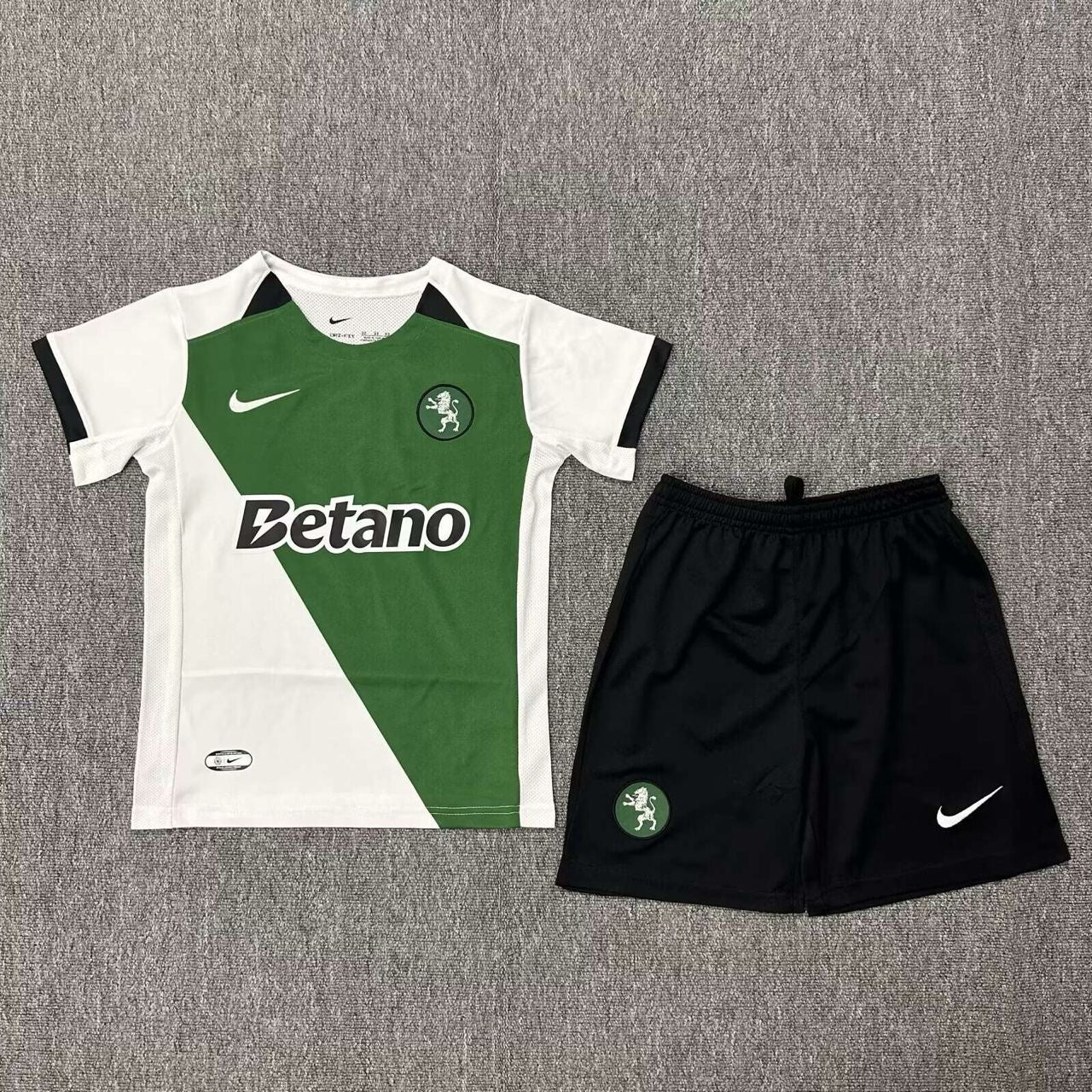 Conjunto infantil STROMP verde/branco 24/25
