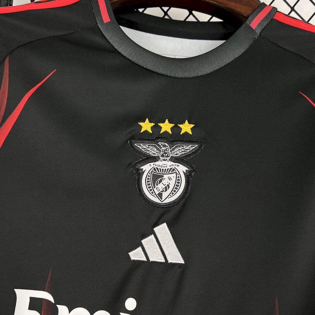 Camisola conceito vermelha e preta 25/26