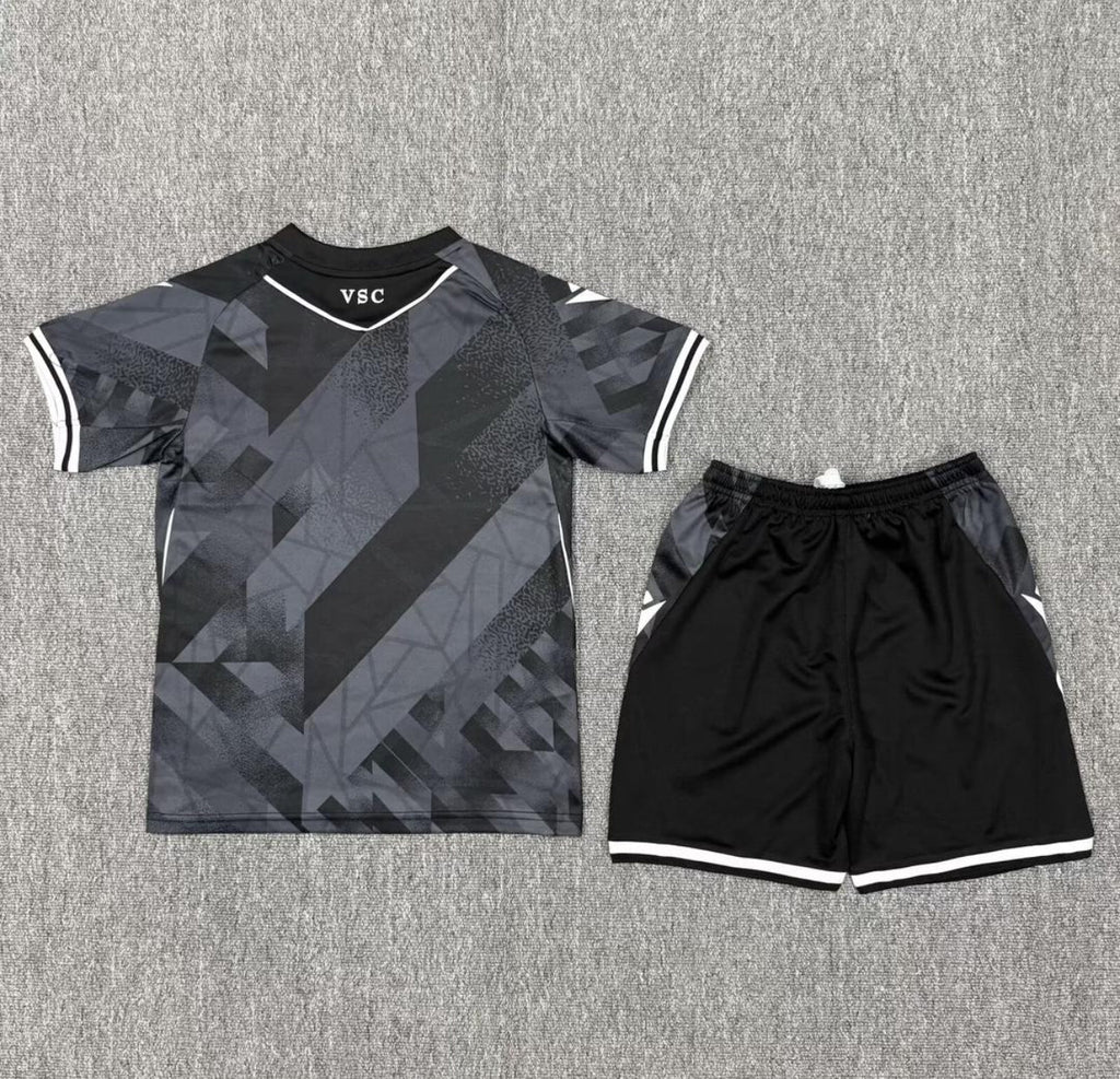 Equipamento de Criança Vitória de Guimarães Alternativo preto 25/26