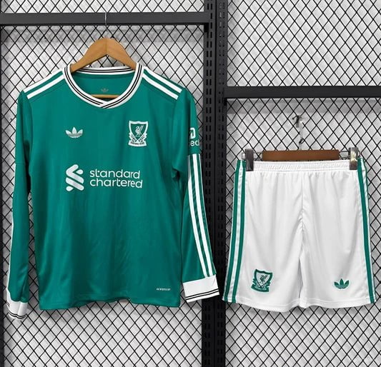 Equipamento do Liverpool para crianças